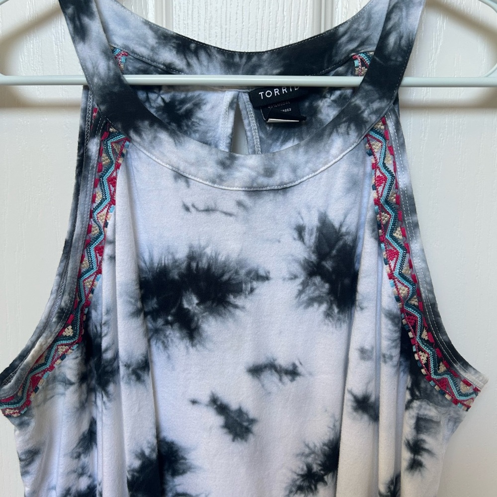 Torrid Blue and White Tie-Dye Women's Top 💙🤍
